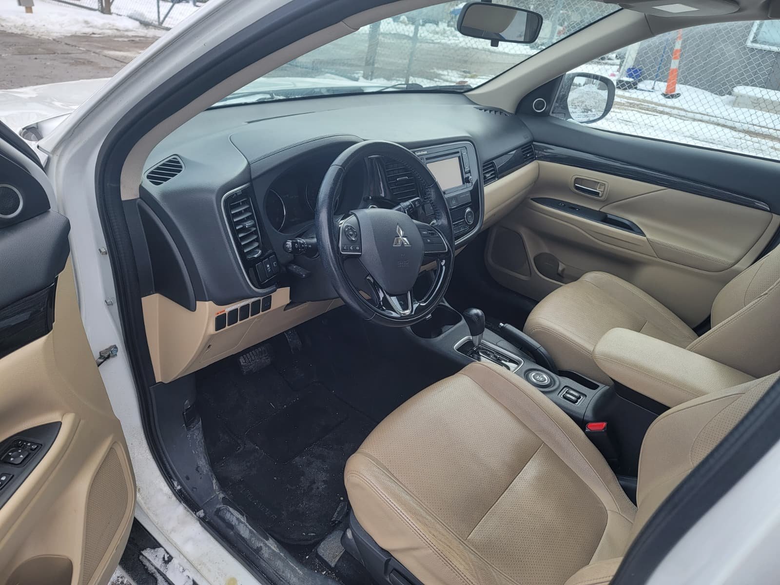 2016 Mitsubishi Outlander - Image 8