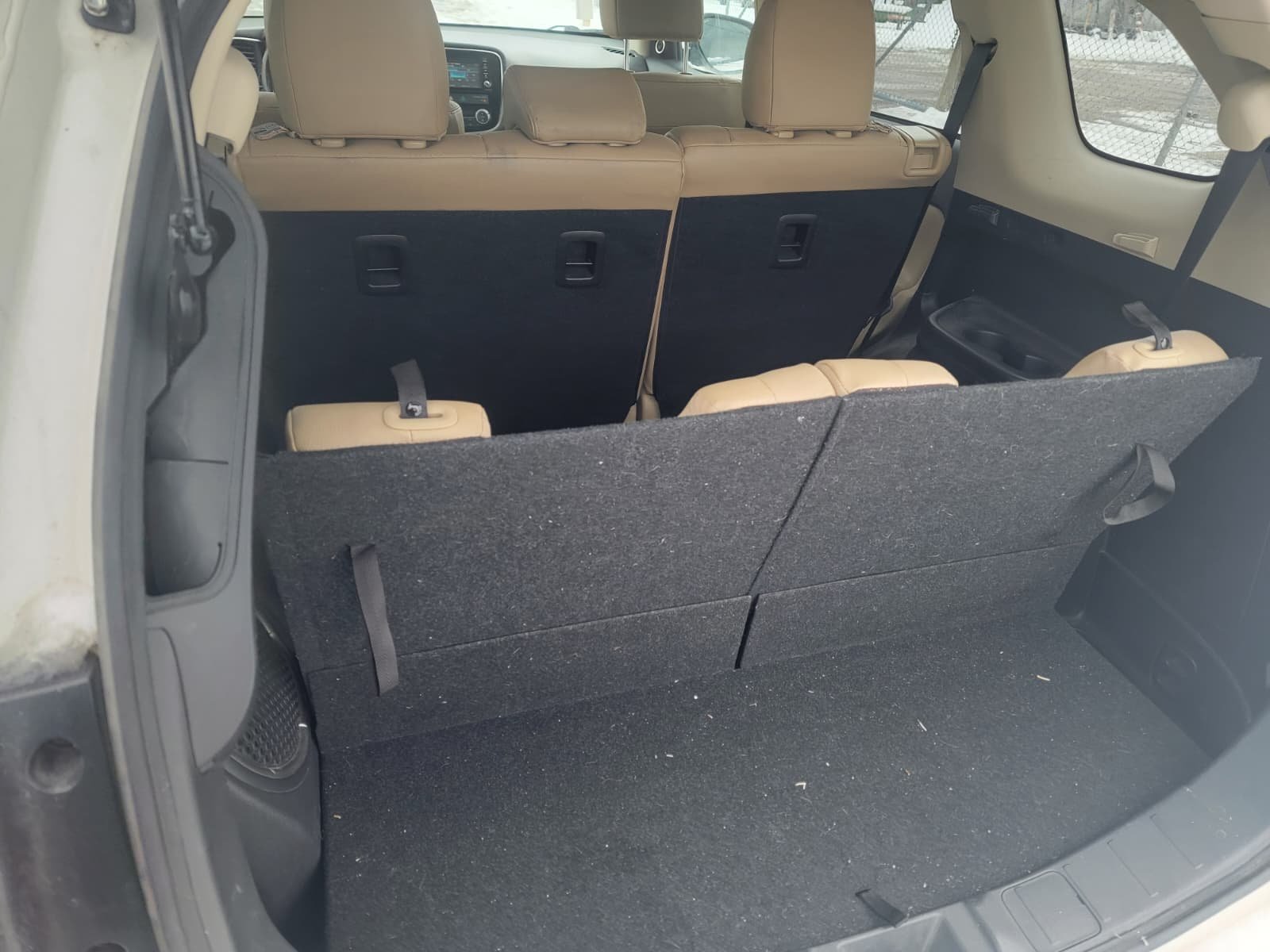 2016 Mitsubishi Outlander - Image 10